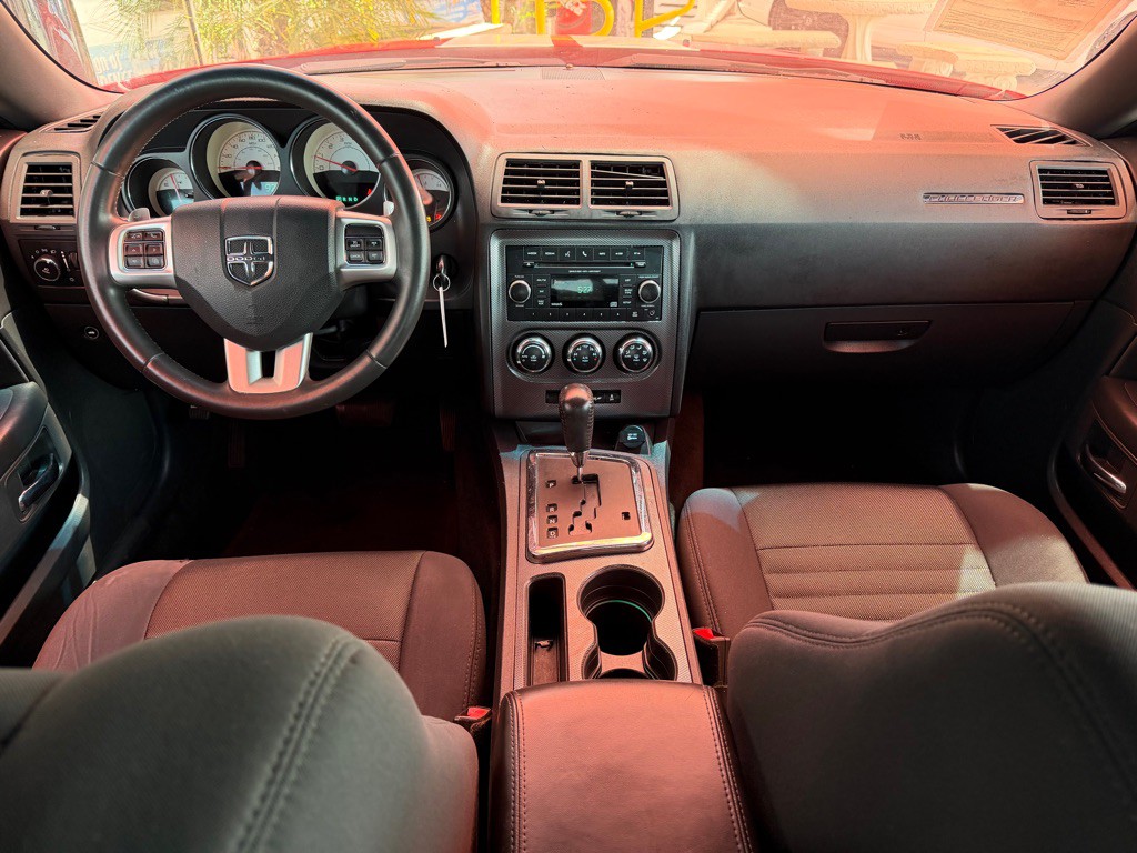 2014 Dodge Challenger Image 8