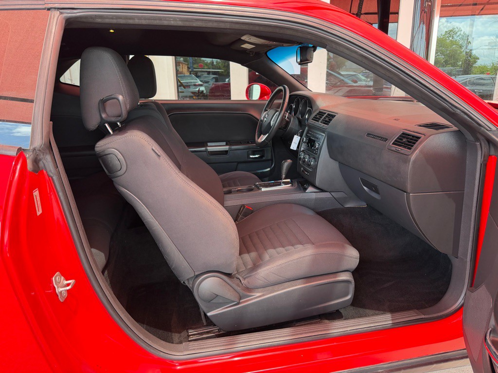 2014 Dodge Challenger Image 12