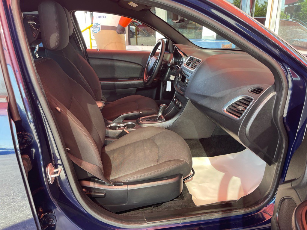 2014 Dodge Avenger Image 17