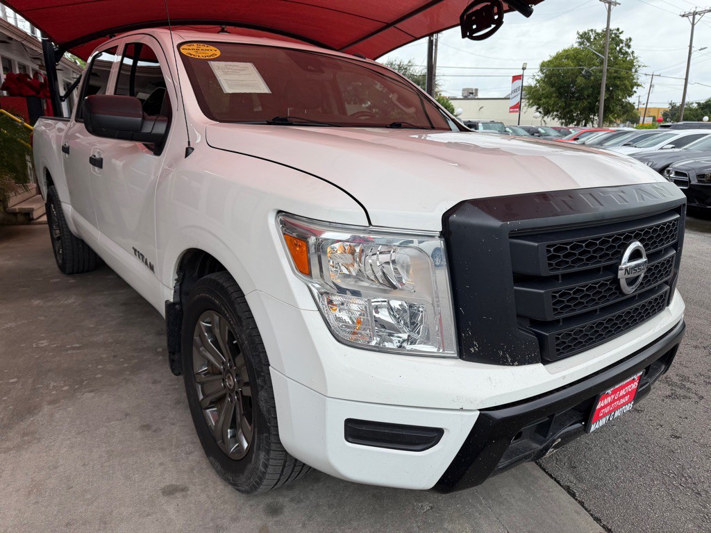 2017 Nissan Titan Image 1