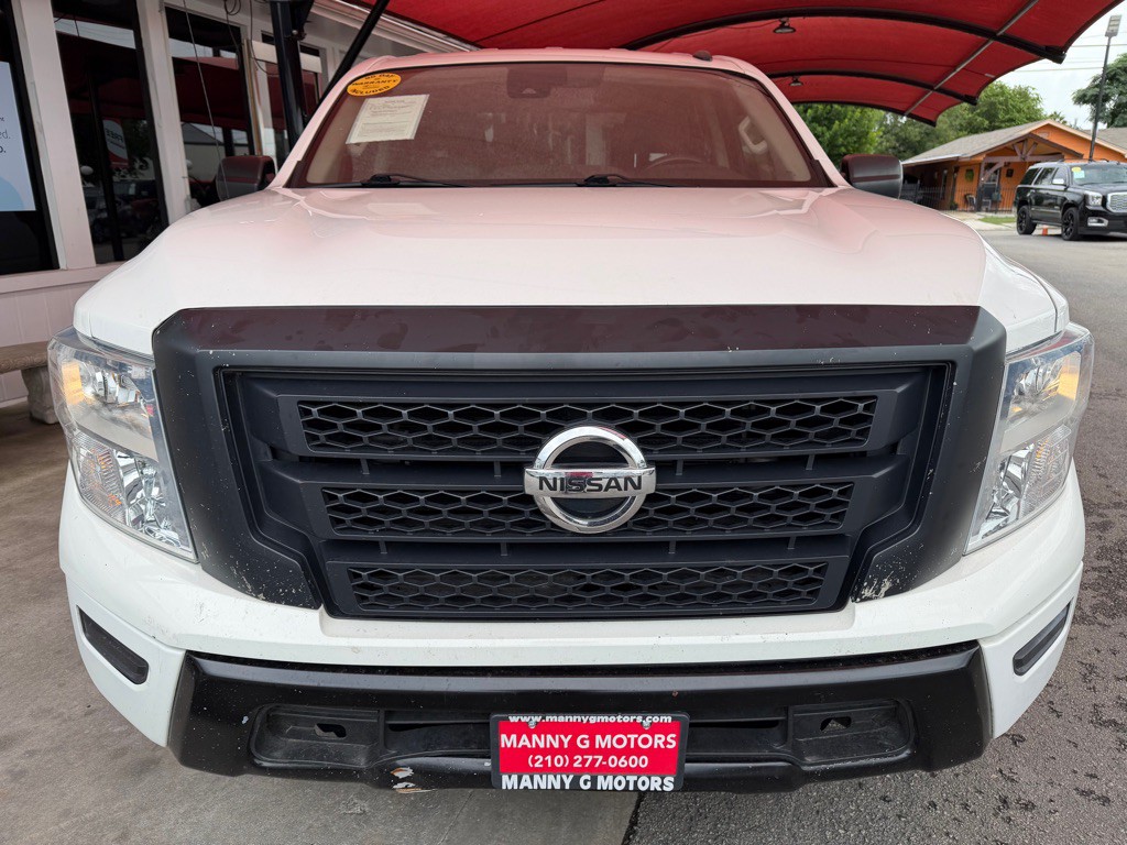 2017 Nissan Titan Image 2