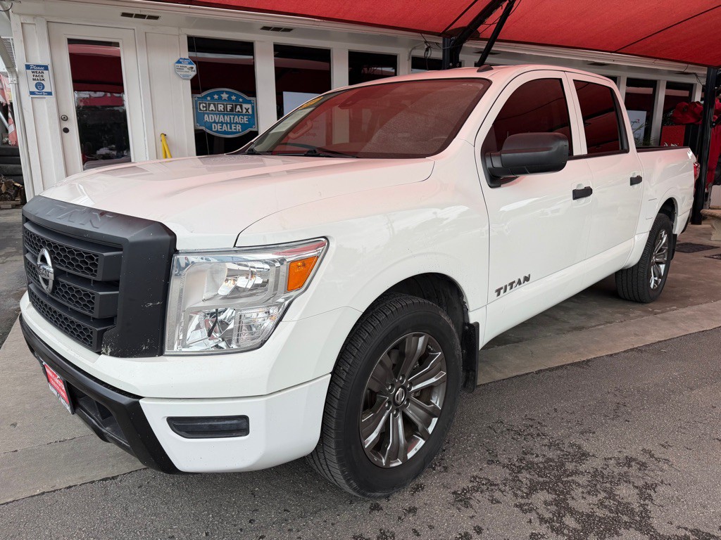 2017 Nissan Titan Image 3