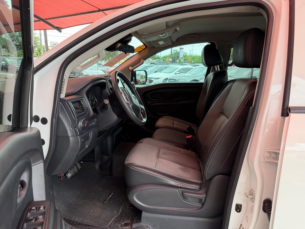 2017 Nissan Titan Image 4