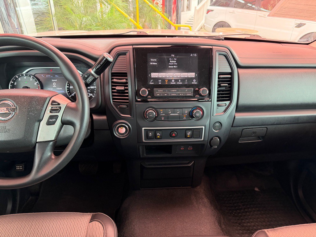 2017 Nissan Titan Image 8