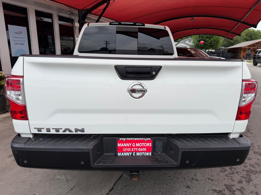 2017 Nissan Titan Image 12
