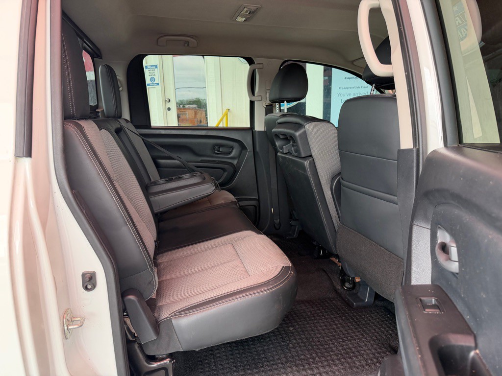 2017 Nissan Titan Image 13