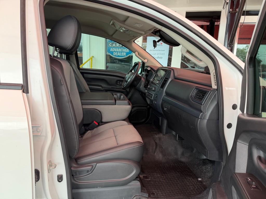 2017 Nissan Titan Image 15