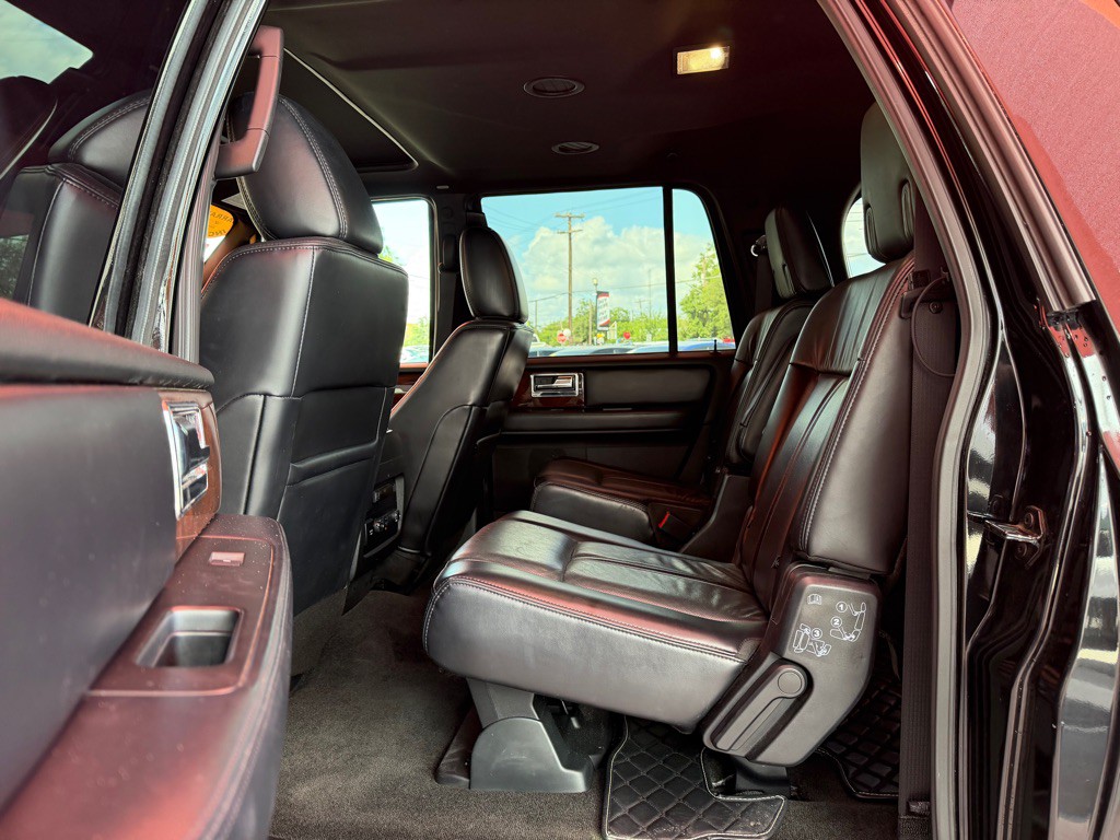 2017 Lincoln Navigator Image 4
