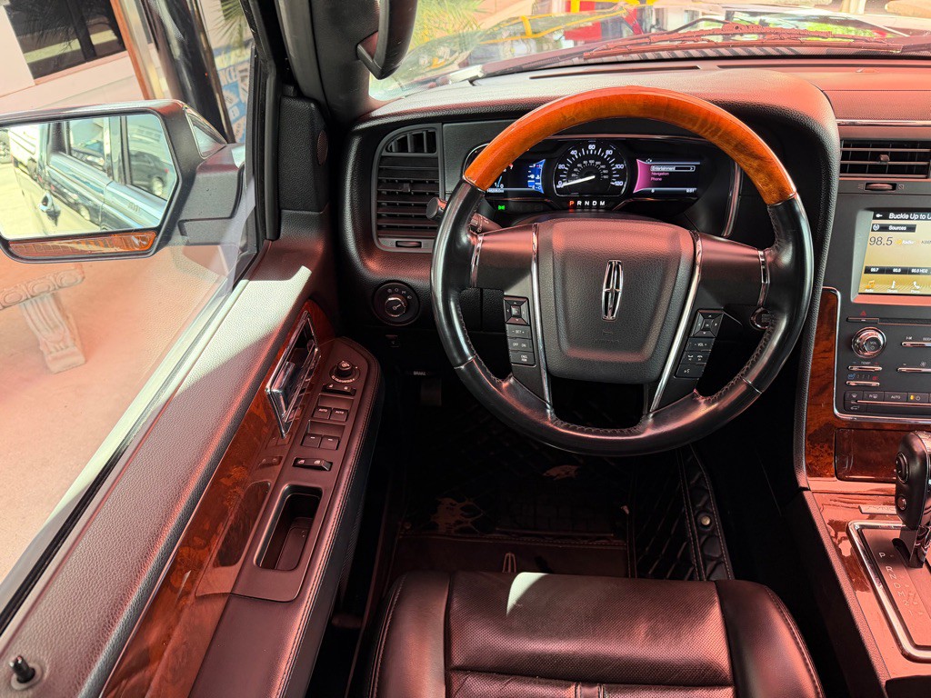 2017 Lincoln Navigator Image 5