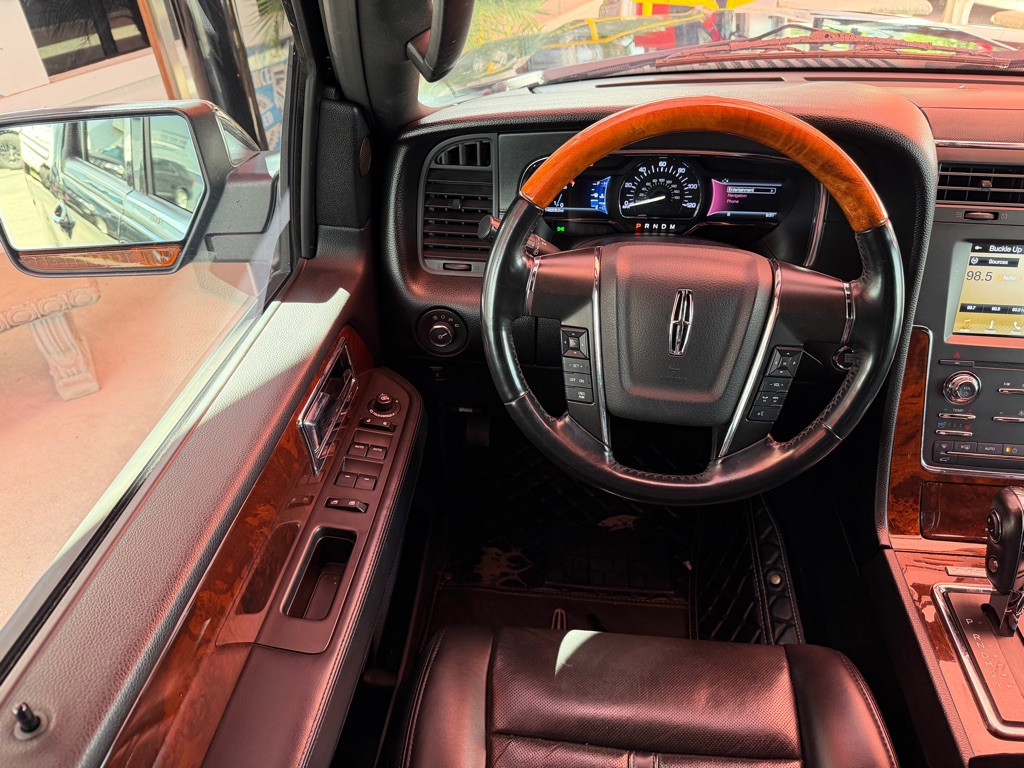 2017 Lincoln Navigator Image 6