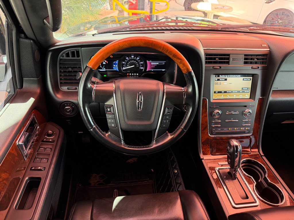 2017 Lincoln Navigator Image 7
