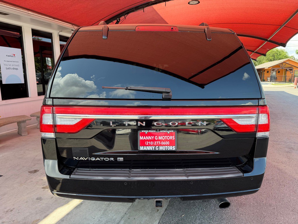 2017 Lincoln Navigator Image 14