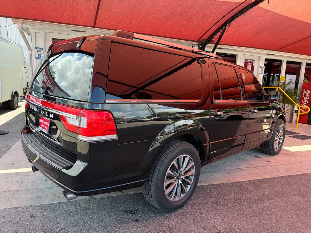 2017 Lincoln Navigator Image 24