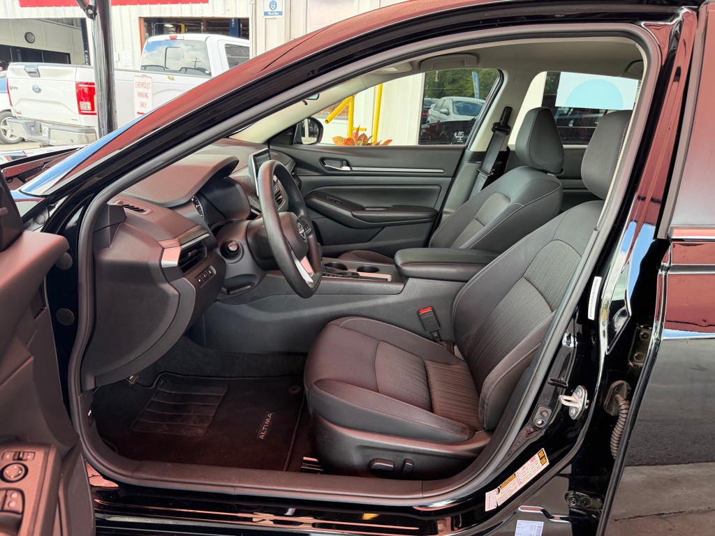 2025 Nissan Altima Image 4