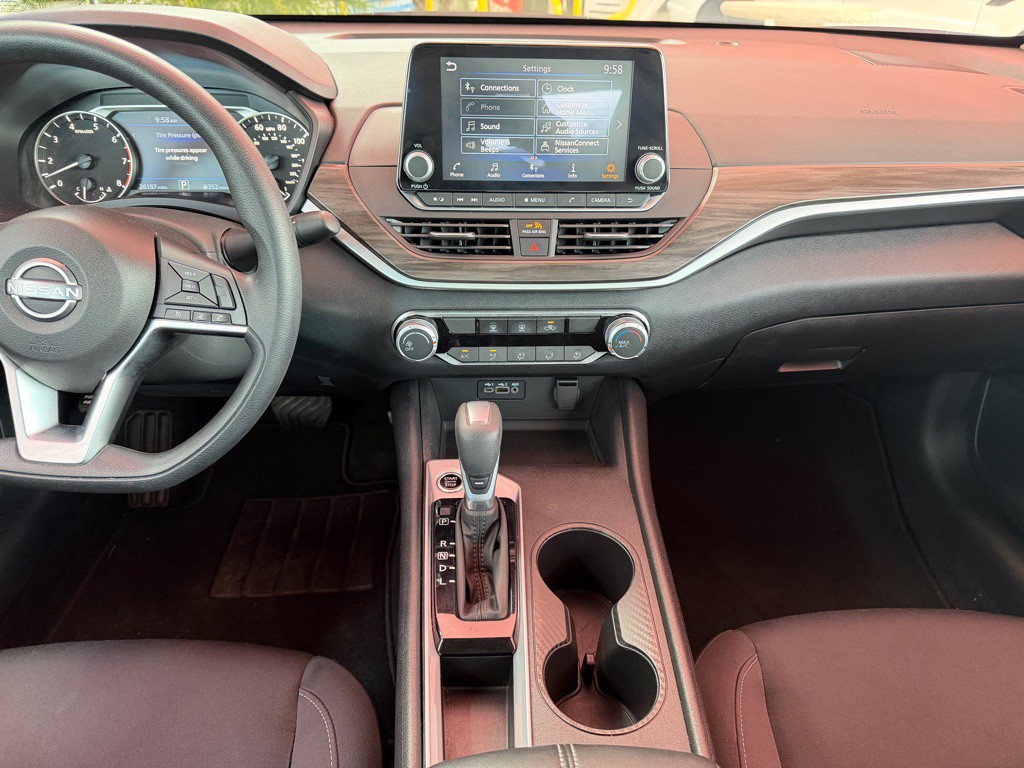 2025 Nissan Altima Image 8