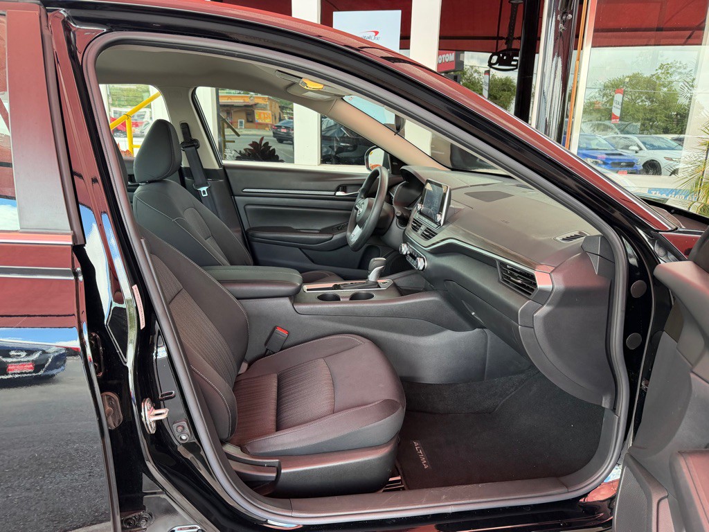 2025 Nissan Altima Image 17