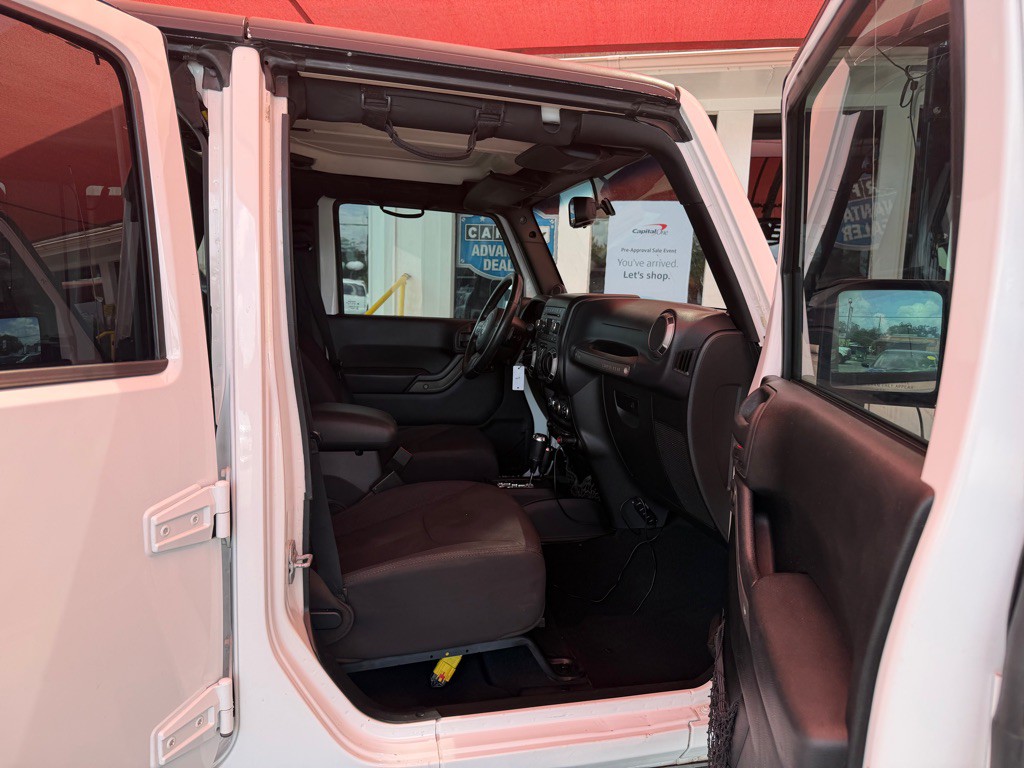 2013 Jeep Wrangler Unlimited Image 14