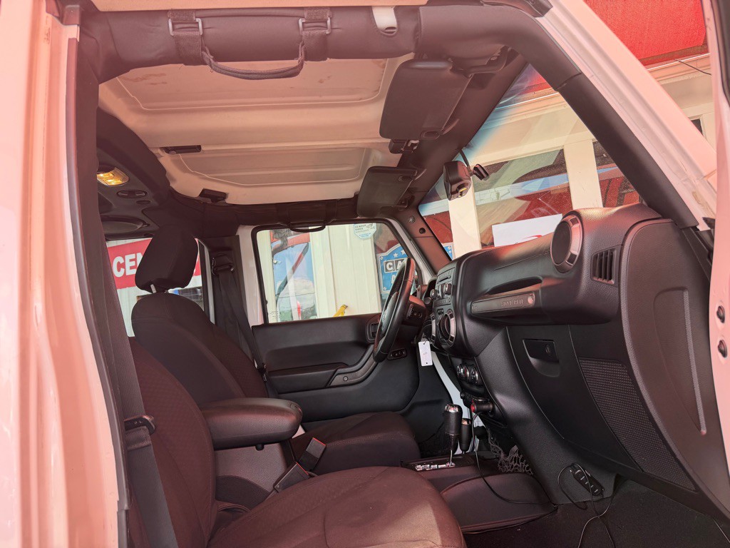 2013 Jeep Wrangler Unlimited Image 16