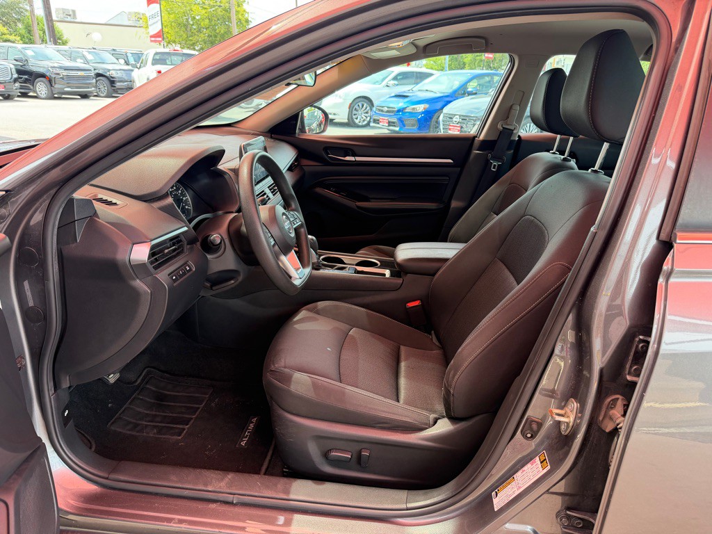 2021 Nissan Altima Image 4