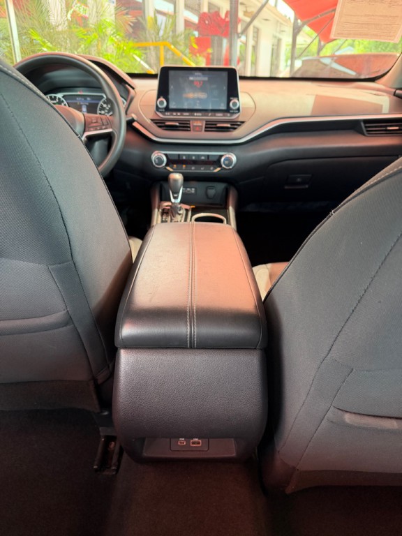 2021 Nissan Altima Image 11