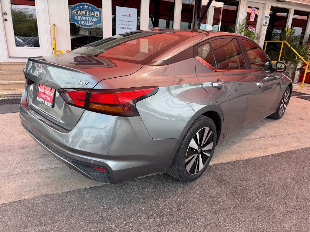 2021 Nissan Altima Image 17