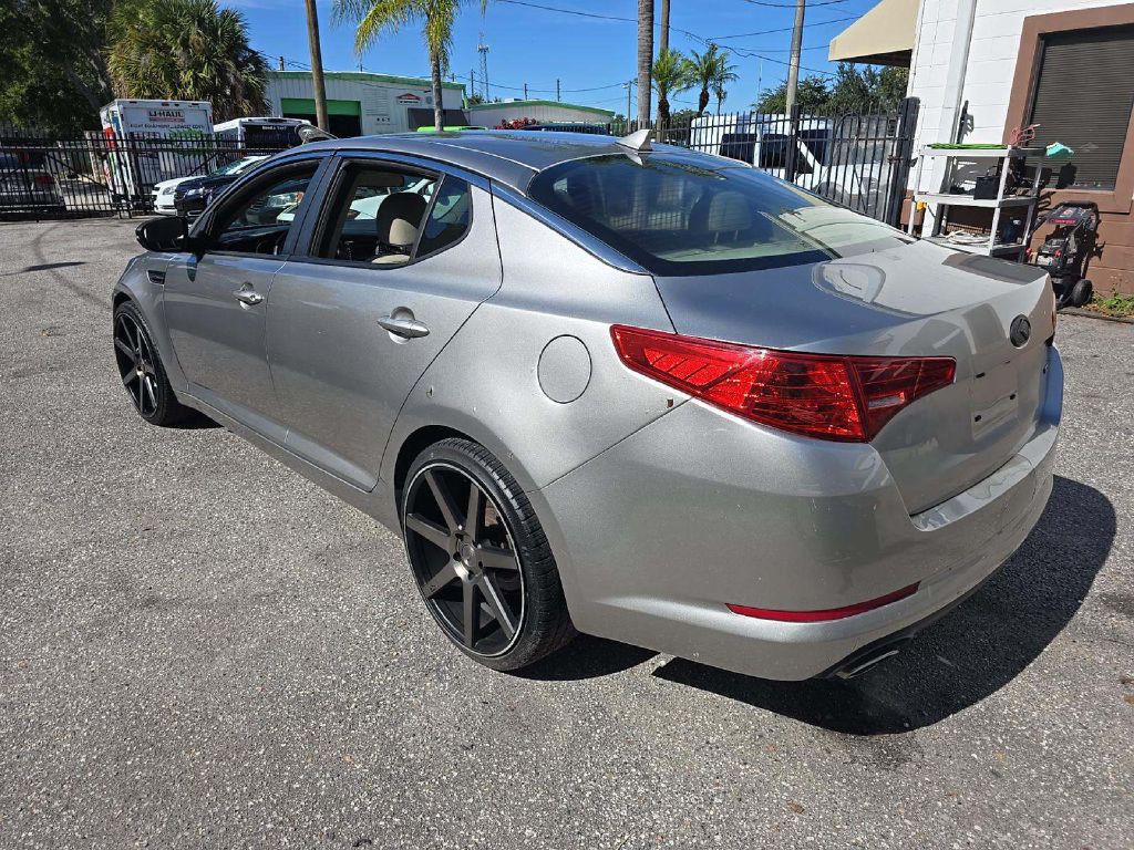 2011 Kia Optima Image 2