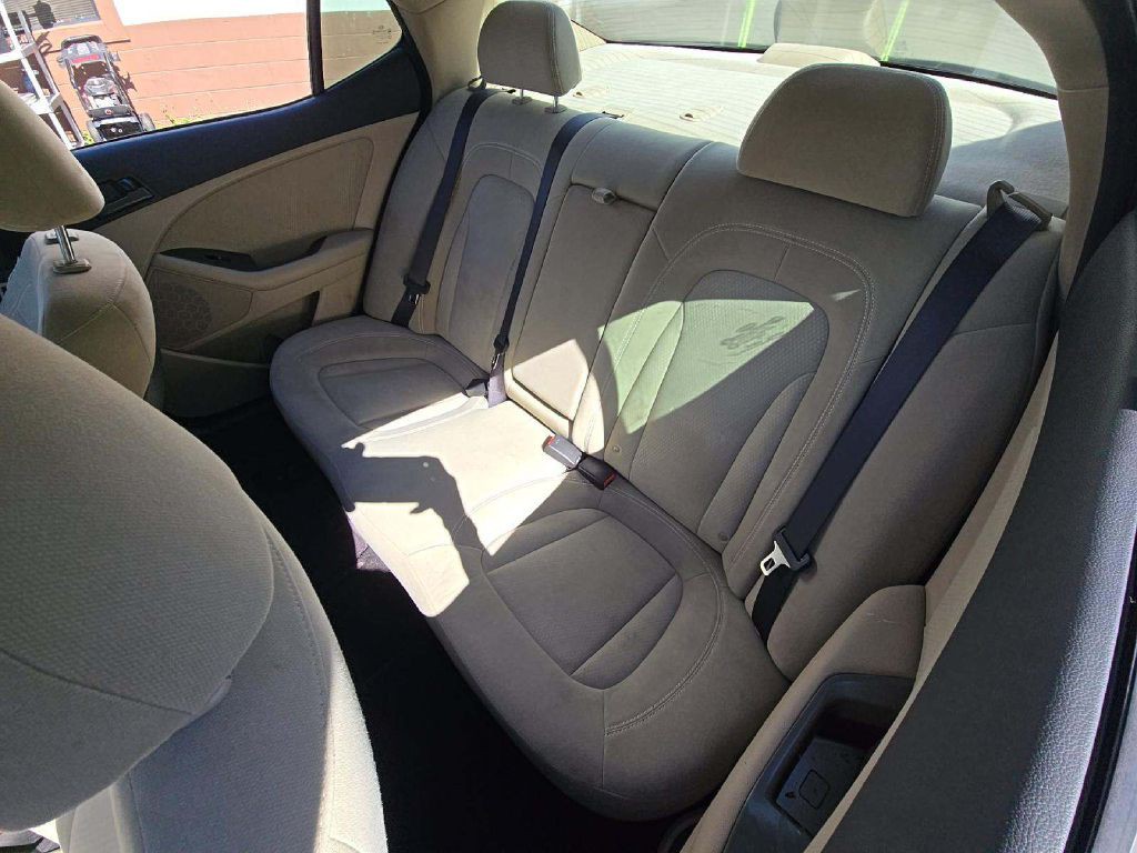 2011 Kia Optima Image 7