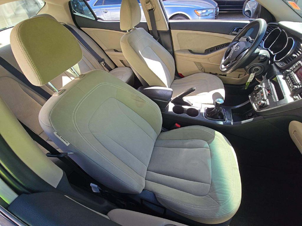 2011 Kia Optima Image 8