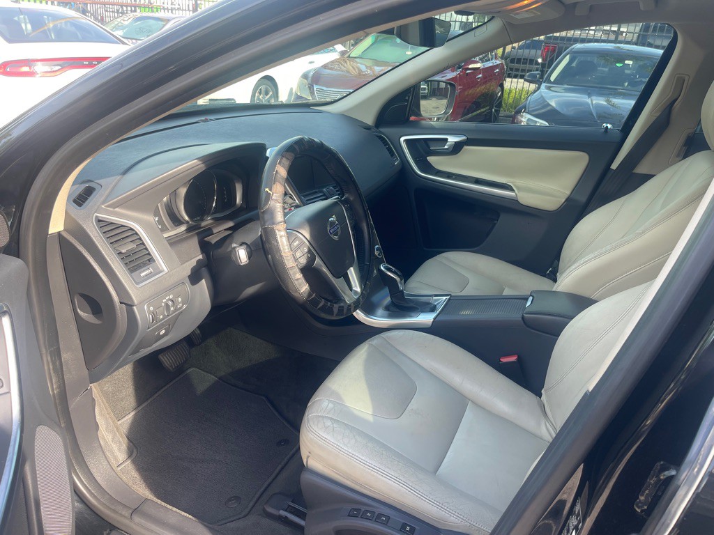 2016 Volvo XC60 Image 6