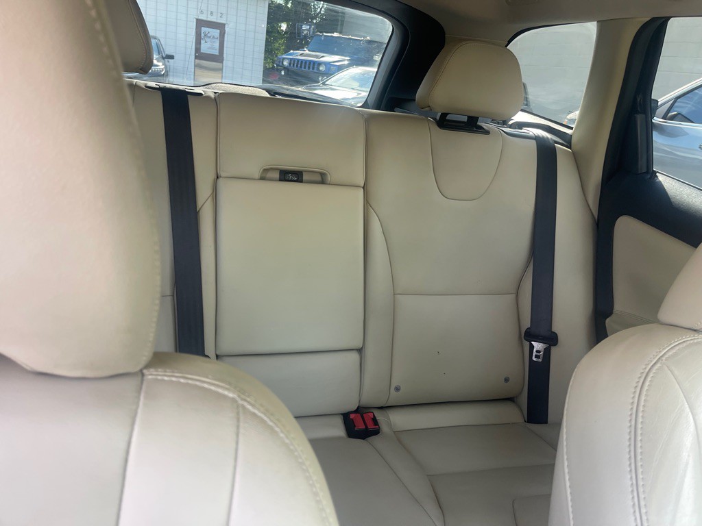 2016 Volvo XC60 Image 12