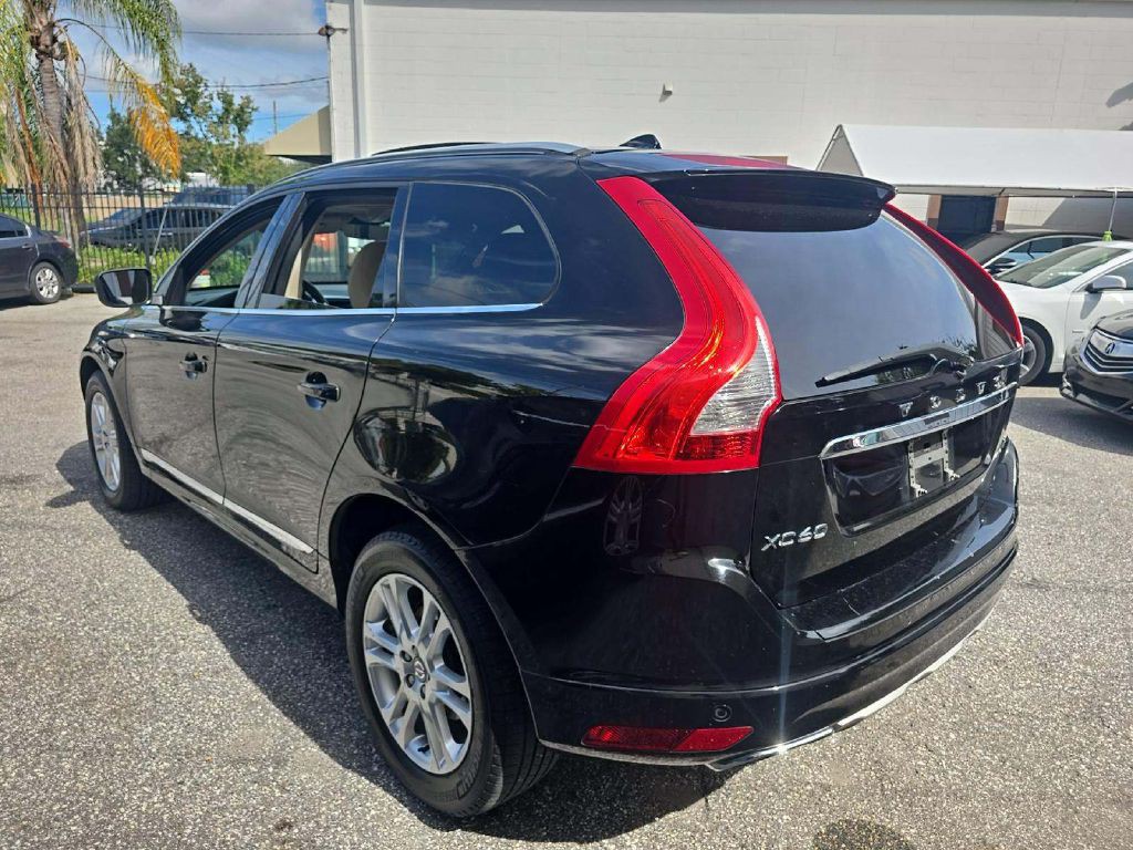 2016 Volvo XC60 Image 2