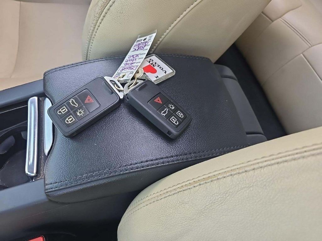 2016 Volvo XC60 Image 6