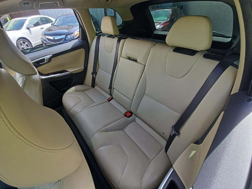 2016 Volvo XC60 Image 8