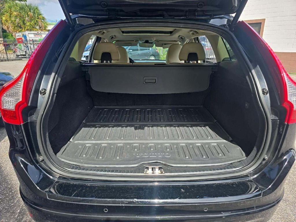 2016 Volvo XC60 Image 10