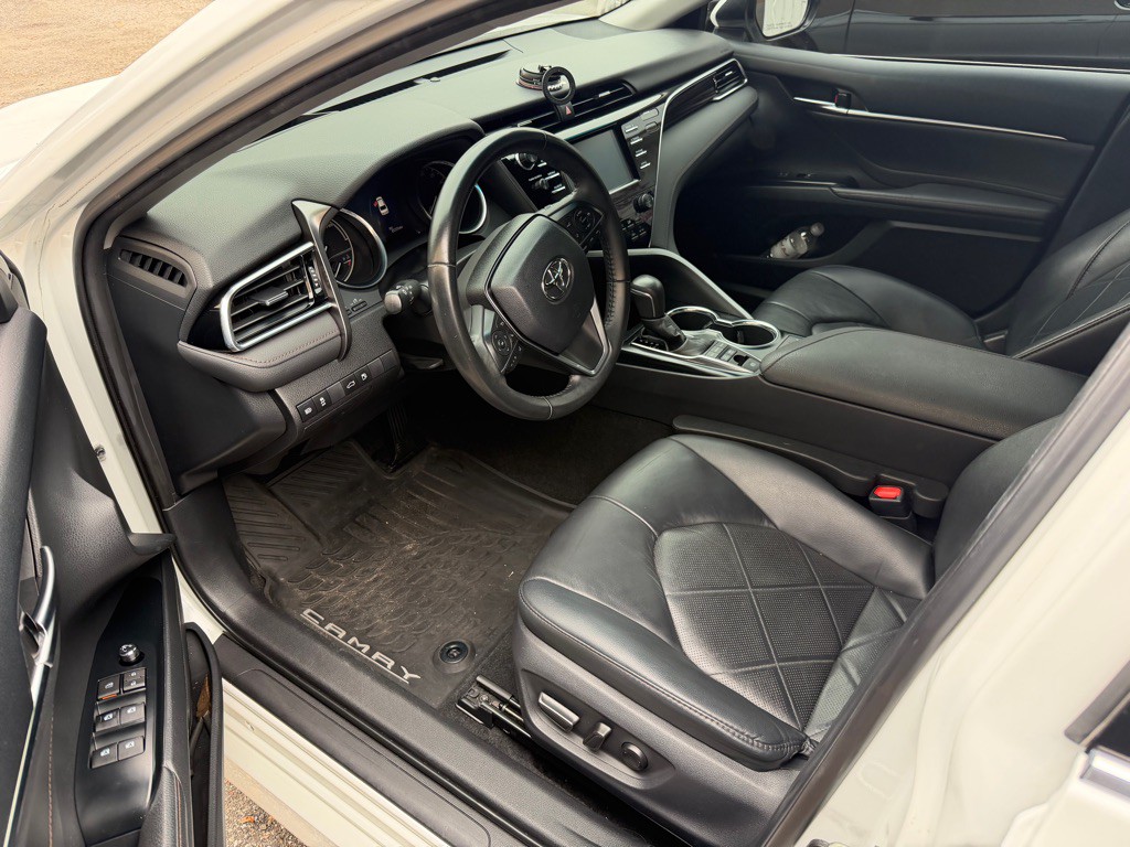 2018 Toyota Camry Image 12