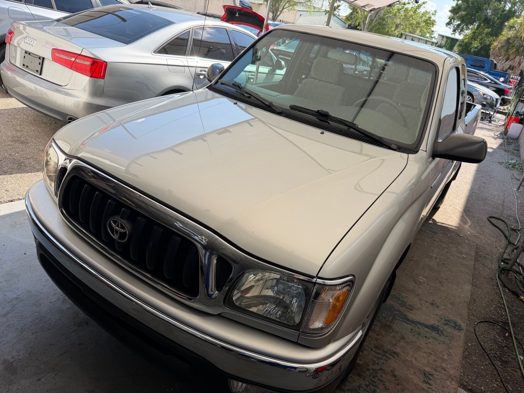 2004 Toyota Tacoma Image 1
