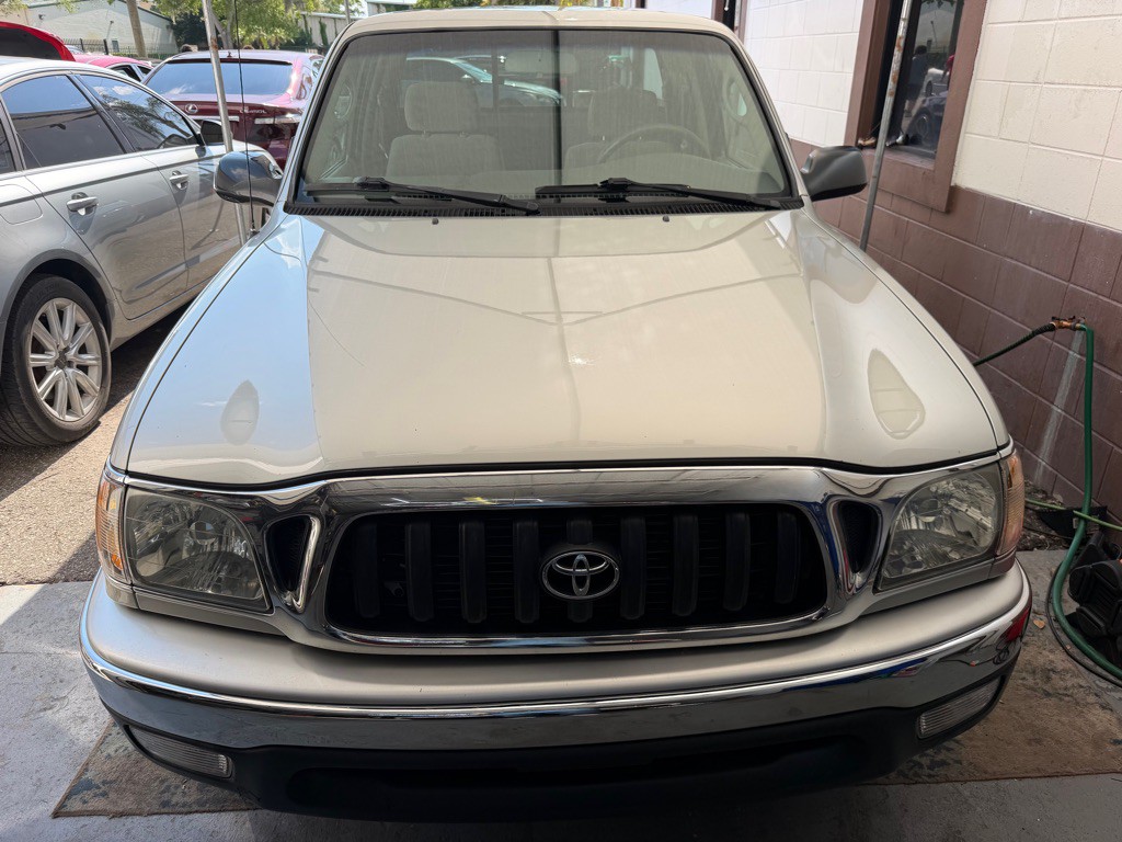 2004 Toyota Tacoma Image 2