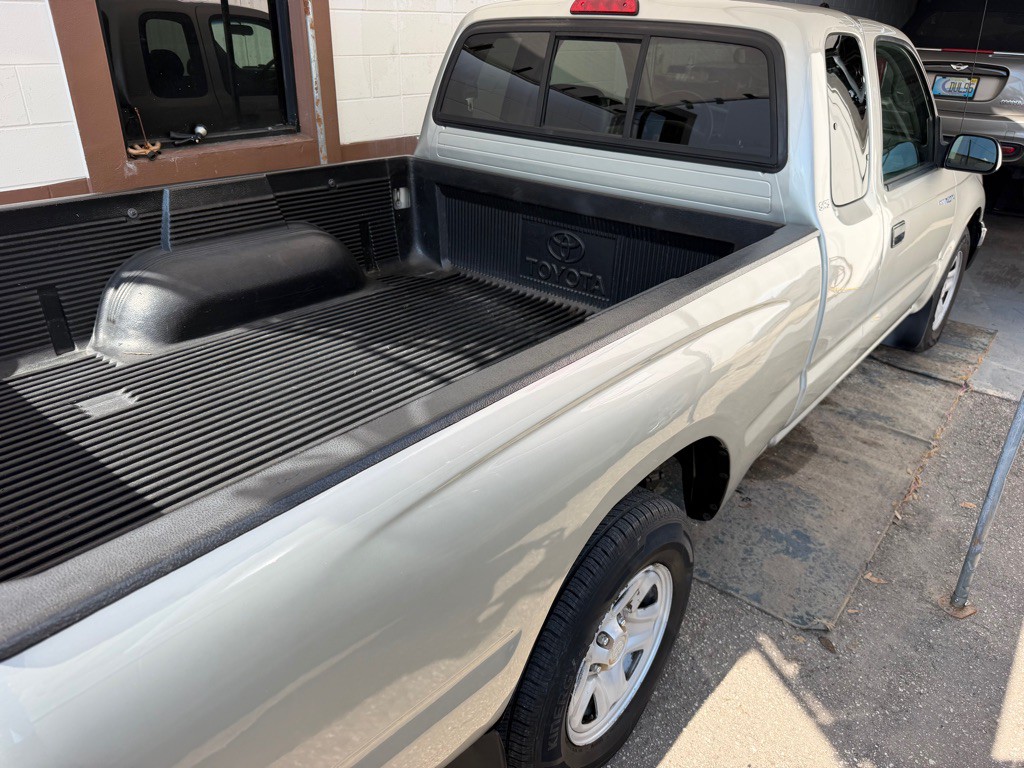 2004 Toyota Tacoma Image 4