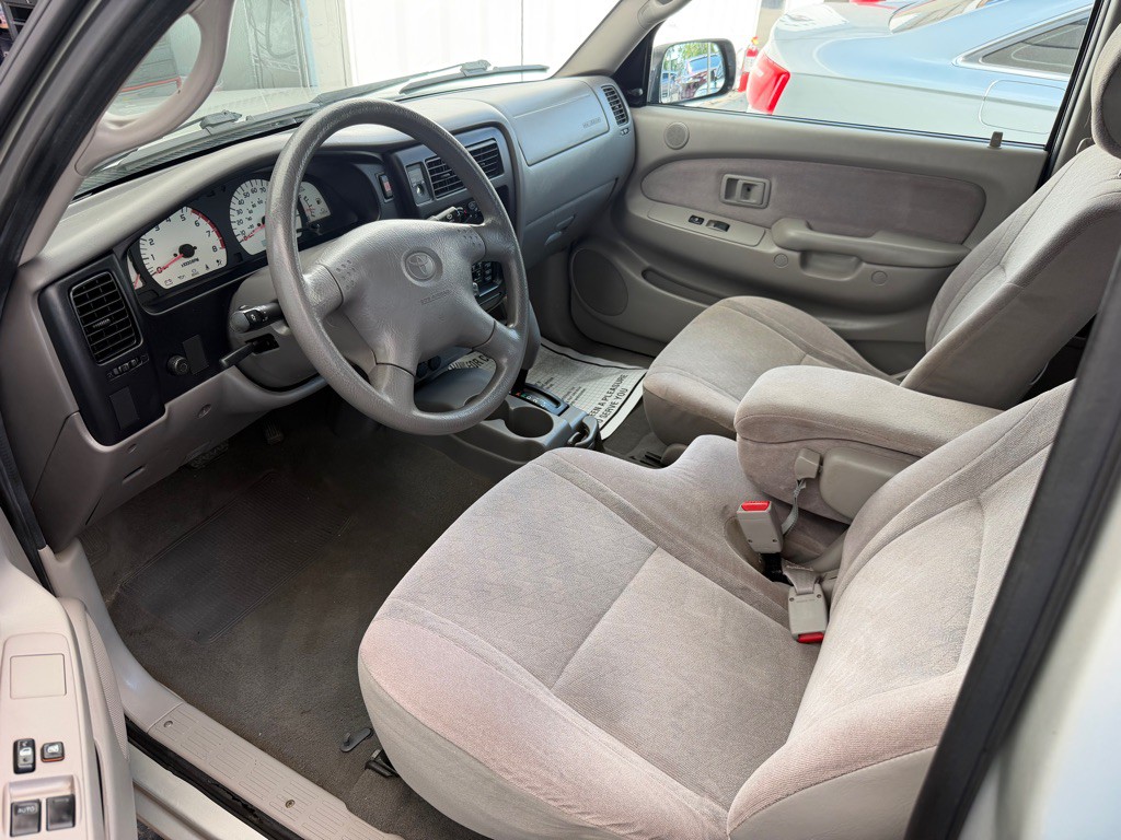 2004 Toyota Tacoma Image 5