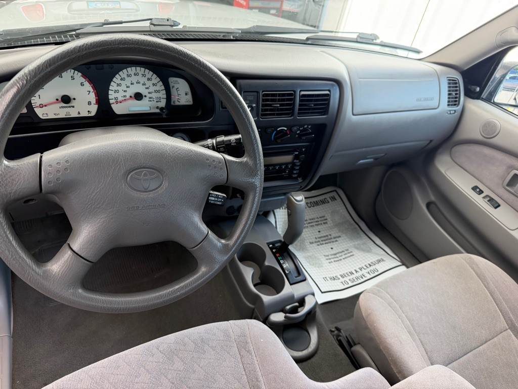 2004 Toyota Tacoma Image 8