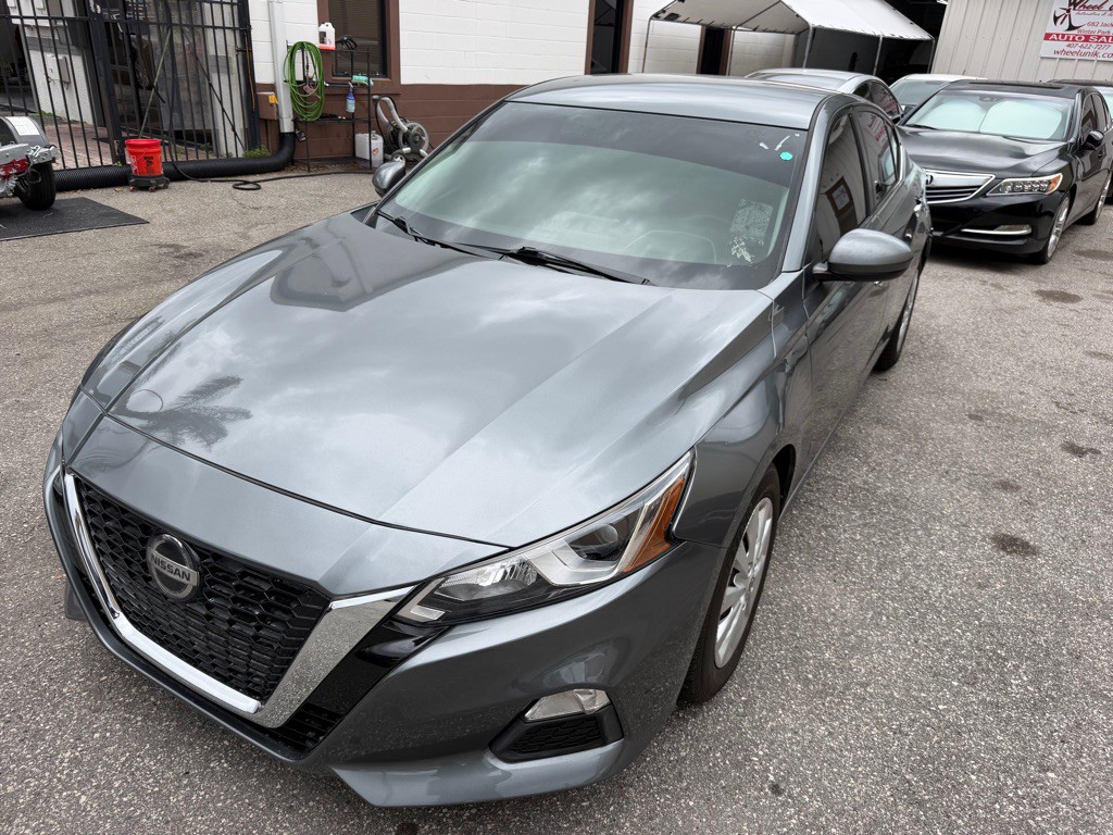 2020 Nissan Altima Image 2