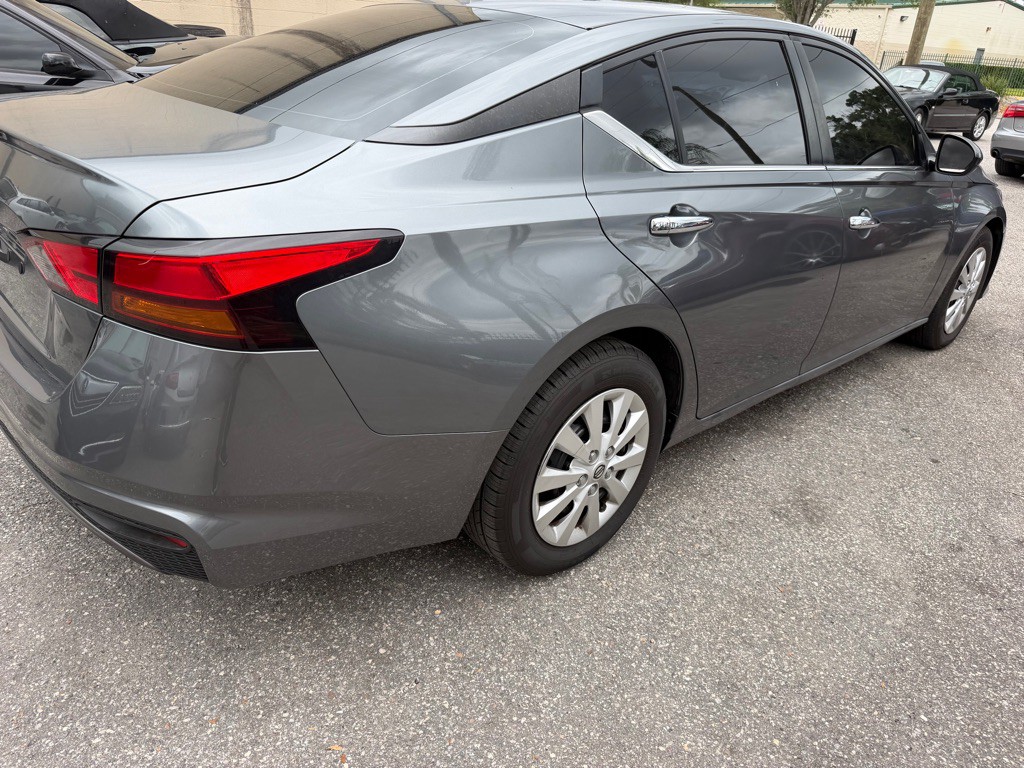 2020 Nissan Altima Image 4