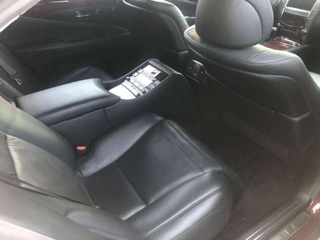 2007 Lexus LS 460L Image 10