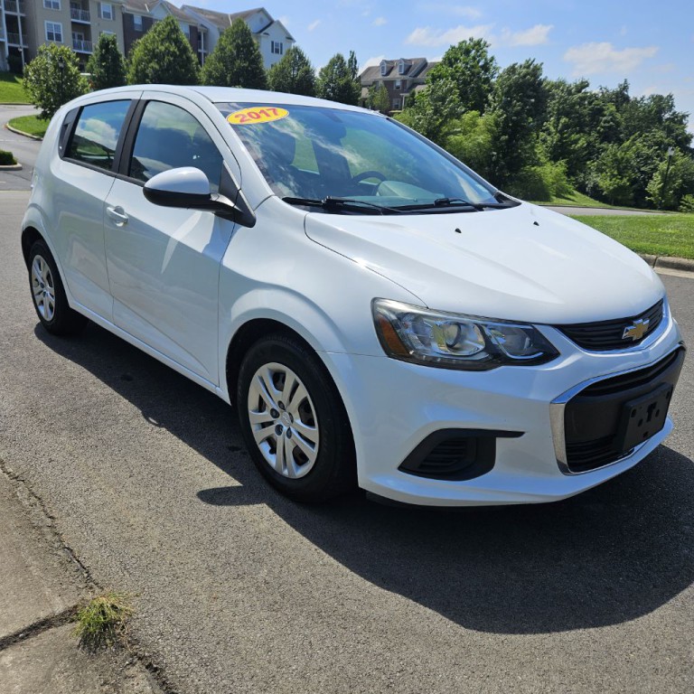2017 Chevrolet Sonic Image 2