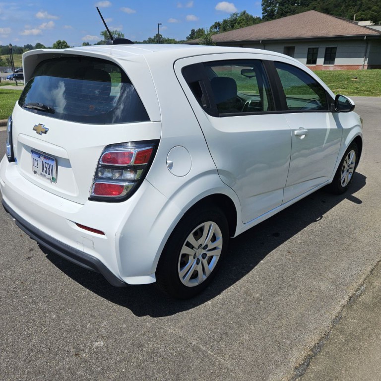 2017 Chevrolet Sonic Image 4
