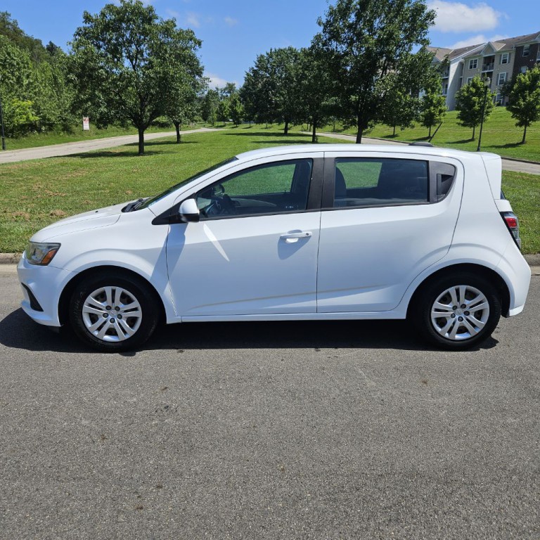 2017 Chevrolet Sonic Image 5