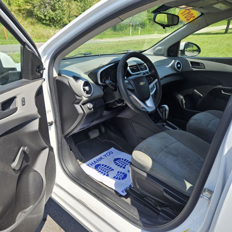 2017 Chevrolet Sonic Image 11