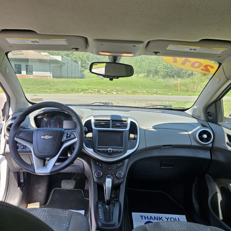 2017 Chevrolet Sonic Image 12