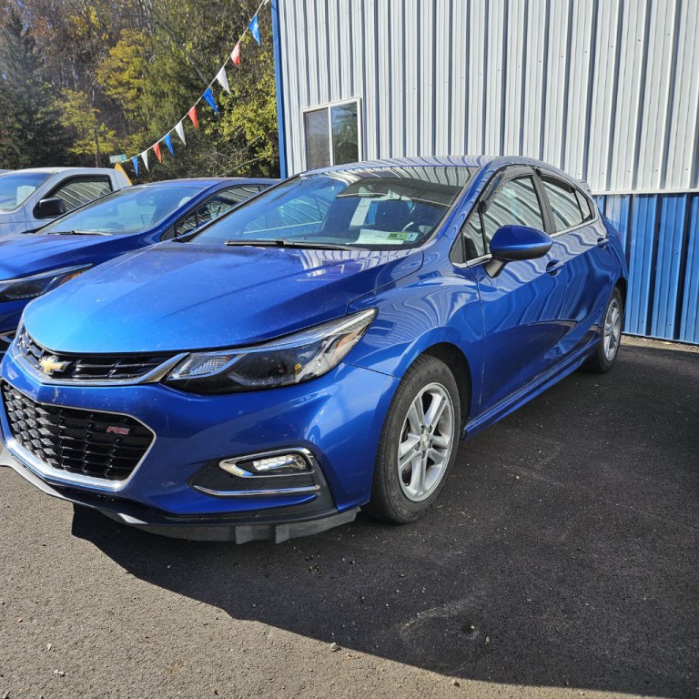 2017 Chevrolet Cruze Image 2