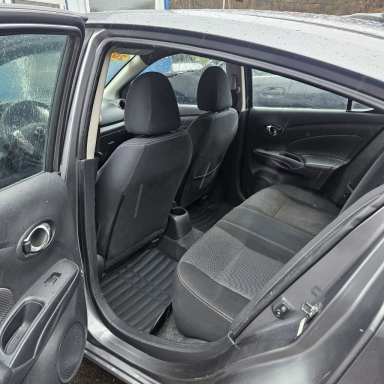 2018 Nissan Versa Image 9